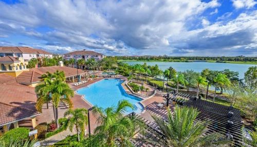 Beautiful Lakeview Vacation Condo, Vista Cay 1016