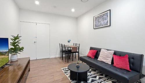 Cozy Kambah 1 Bedroom Near Shops & Parks