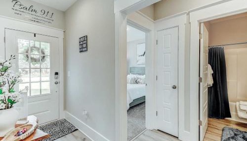New Tucked Away Quiet Beach Haven