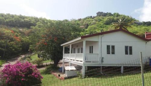 Spacious Apartment in Quiet Neighborhood nr Airport and Beach