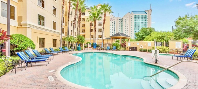 Suite Near Universal Studios w Pool & Hot Tub