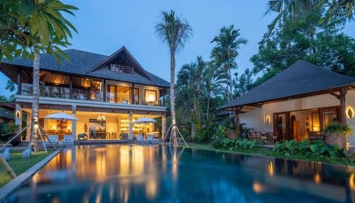 Villa Asmara Cemagi - Fully Staffed Peaceful Beachside Villa