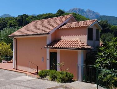 VILLA VICINUS - 120 mq - parking - garden