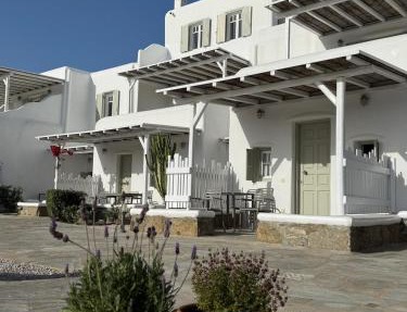 Yakinthos Suites